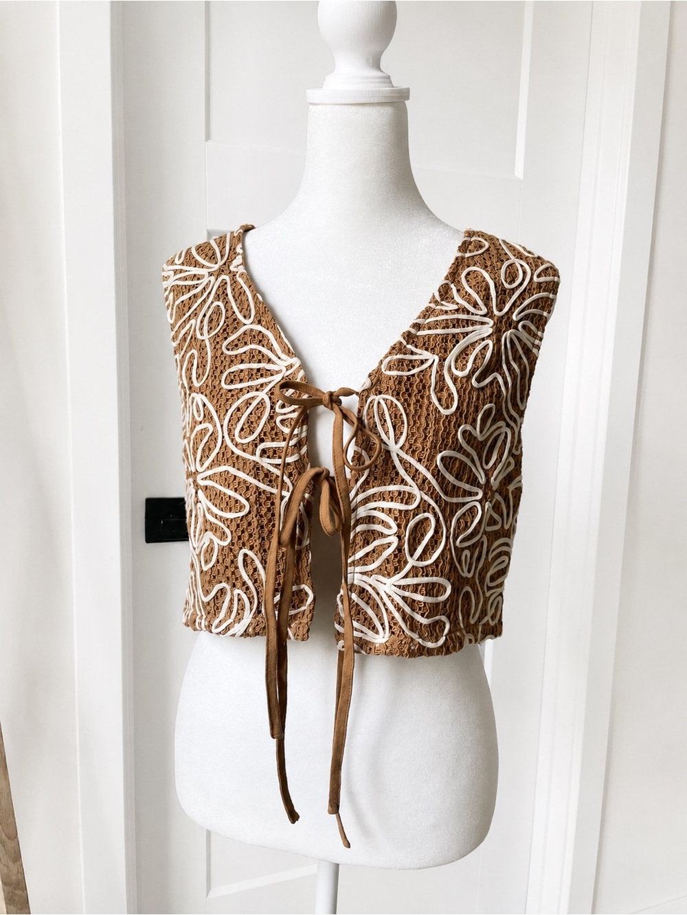 Embroidered Tie-Front Cropped Vest Top
